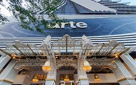 Arte Mont Kiara Luxury Suite With Heated Jacuzzi Pods - Free Parking - Next To Mitec- By The Stay Hub